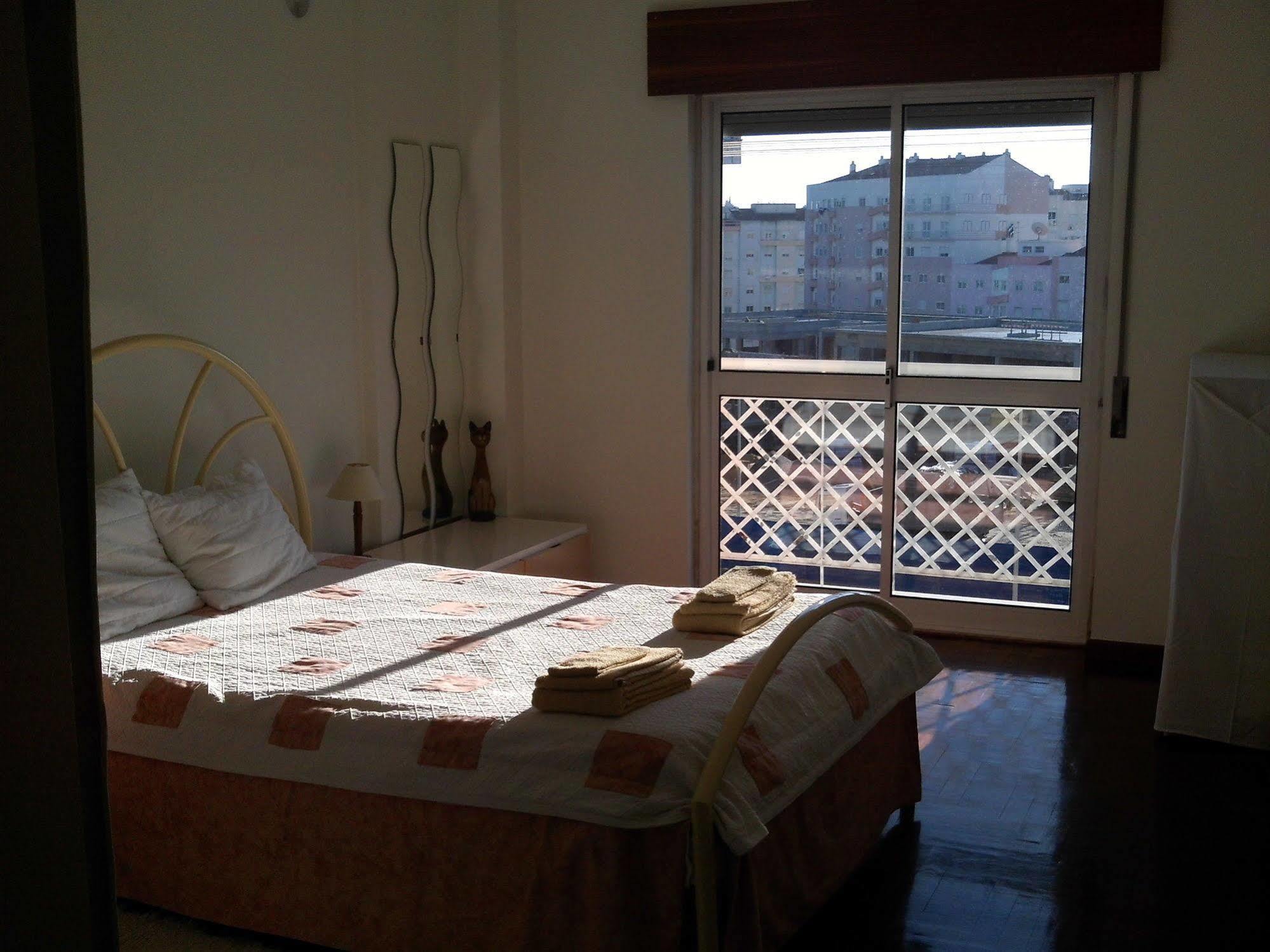 Homestay Marialva Park Seixal  Exterior photo