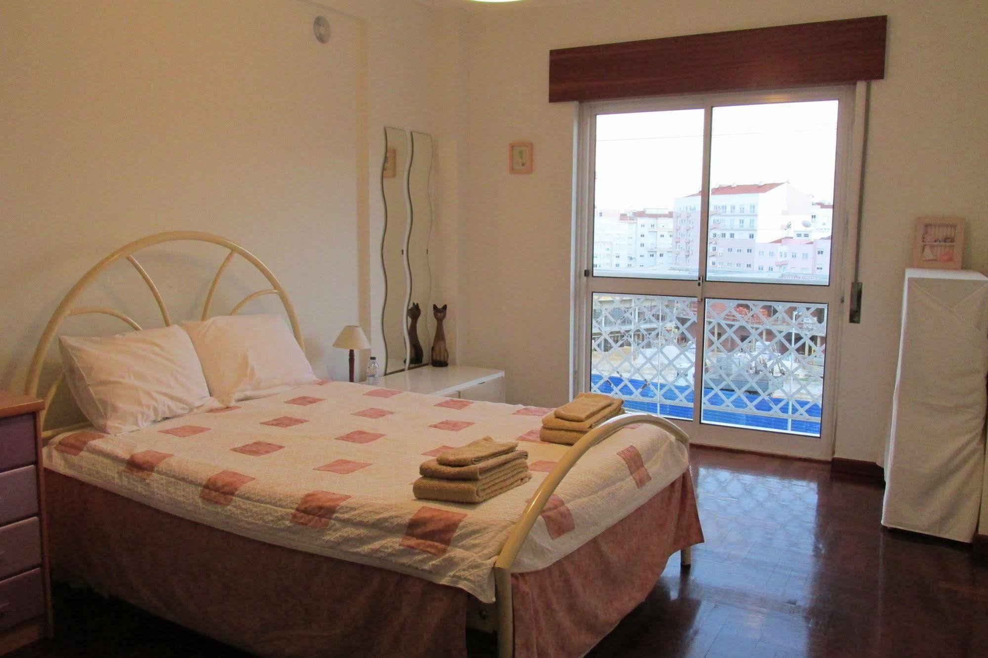 Homestay Marialva Park Seixal  Exterior photo